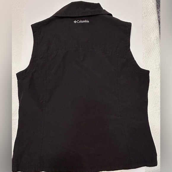 Columbia Black Vest with Floral Lining and Zipper Closure for Women. Vintage - Picture 3 of 7